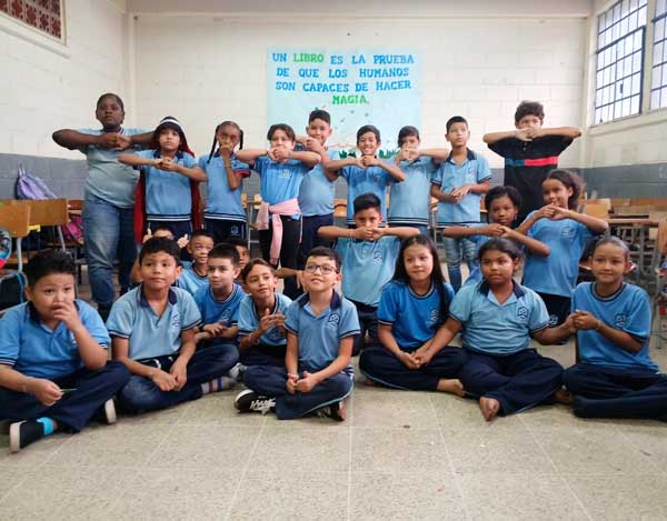 fundacion ninos sembrando semillas